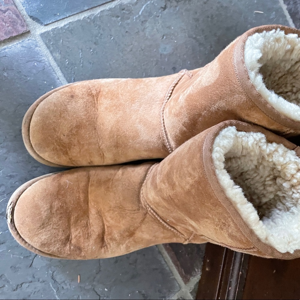 Womens UGGS size 8